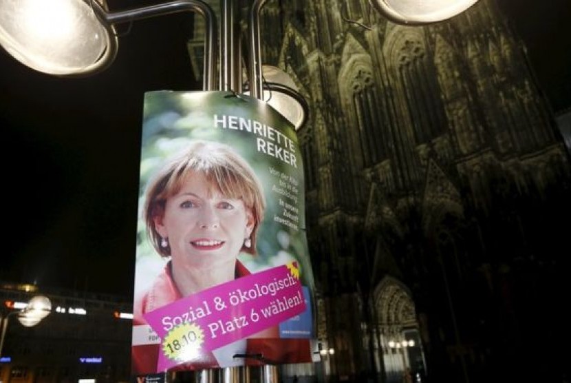 Poster dukungan terhadap Henriette Reker, politisi Jerman yang terpilih menjadi Wali Kota Cologne. Dia ditusuk pria Jerman yang tidak terima dengan kebijakan imigran Jerman.