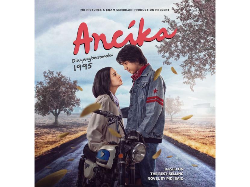 Poster film Ancika Dia yang Bersamaku 1995. Film ini telah merilis trailer, dan akan tayang mulai 11 Januari 2024.