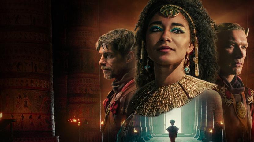 Poster film Cleopatra yang tayang di Netflix. Warganet mengkritisi penggambaran Cleopatra yang diperankan aktris kulit hitam, Adele James.