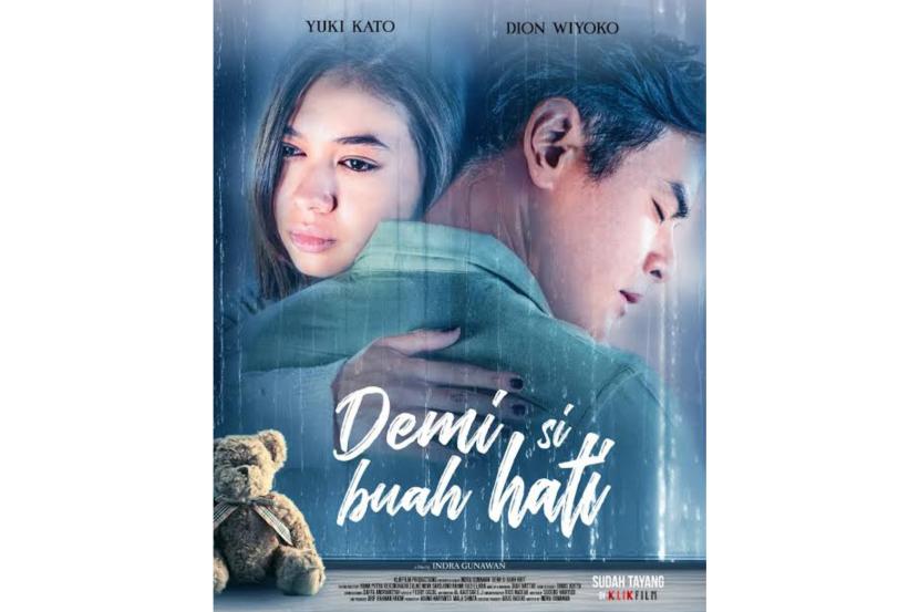Poster film Demi Si Buah Hati. Film ini diperankan oleh Dion Wiyoko dan Yuki Kato.
