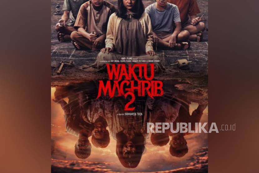 Poster film horor Waktu Maghrib 2. Sekuel film horor Waktu Maghrib ini tayang di bioskop mulai 28 Mei 2025.