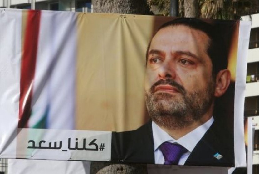 Poster mantan perdana menteri Lebanon Saad Al-Hariri.