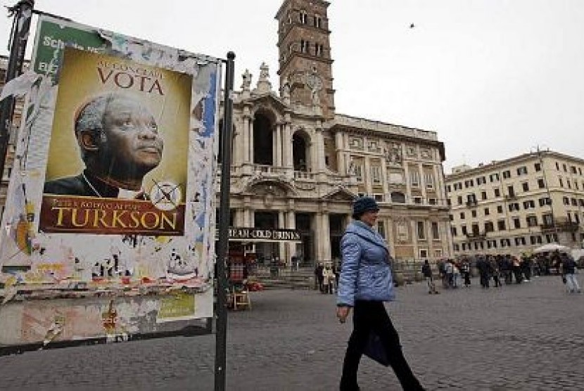 Poster palsu dari grup seniman untuk mendukung pemilihan Kardinal Ghana Peter Tuckson sebagai Sri Paus terbaru.