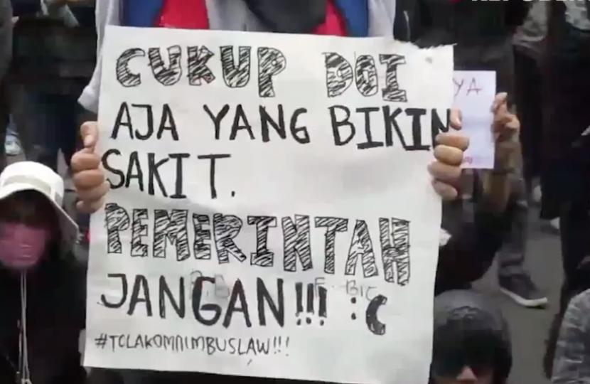 Poster penolakan UU Cipta Kerja.