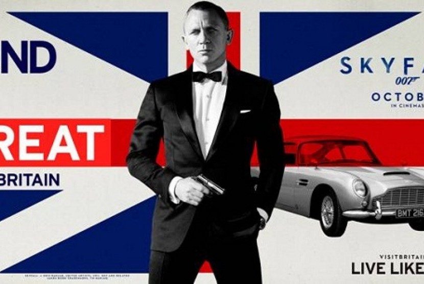 Poster promosi VisitBritain oleh James Bond 007.  