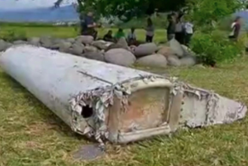 Potongan bagian diduga pesawat MH370 di Pulau Reunion