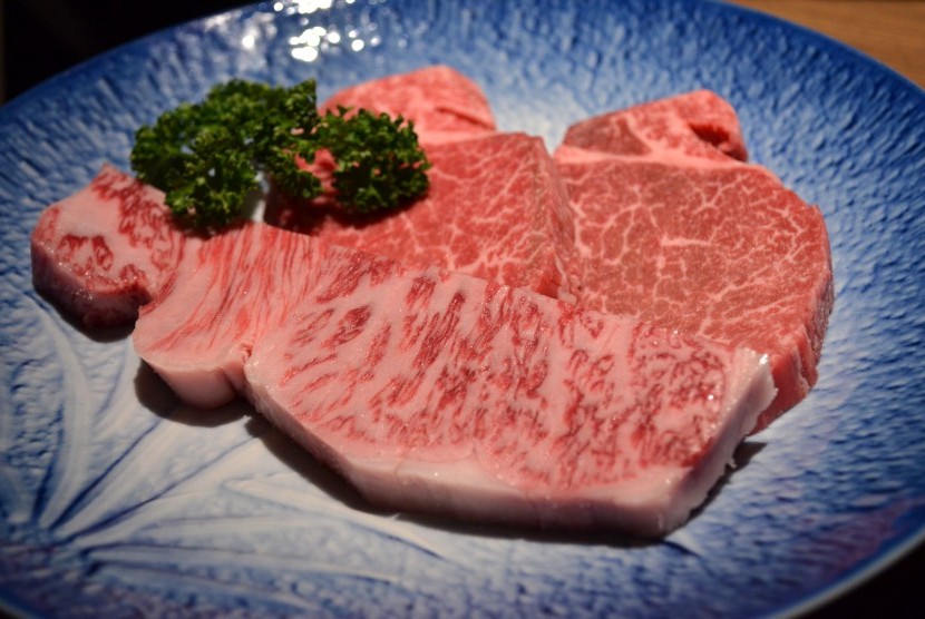 Potongan daging sapi Matsusaka dari Jepang.