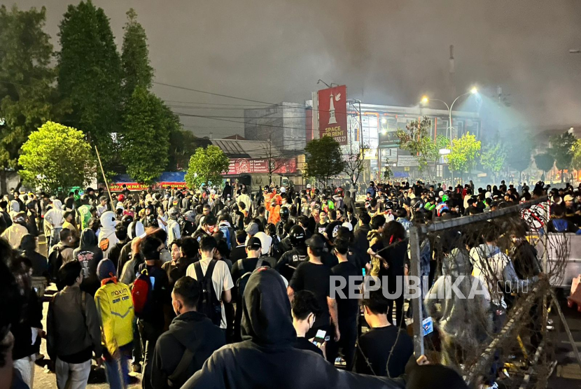 Potret kericuhan massa aksi di Mapolda DIY akhir pekan lalu.