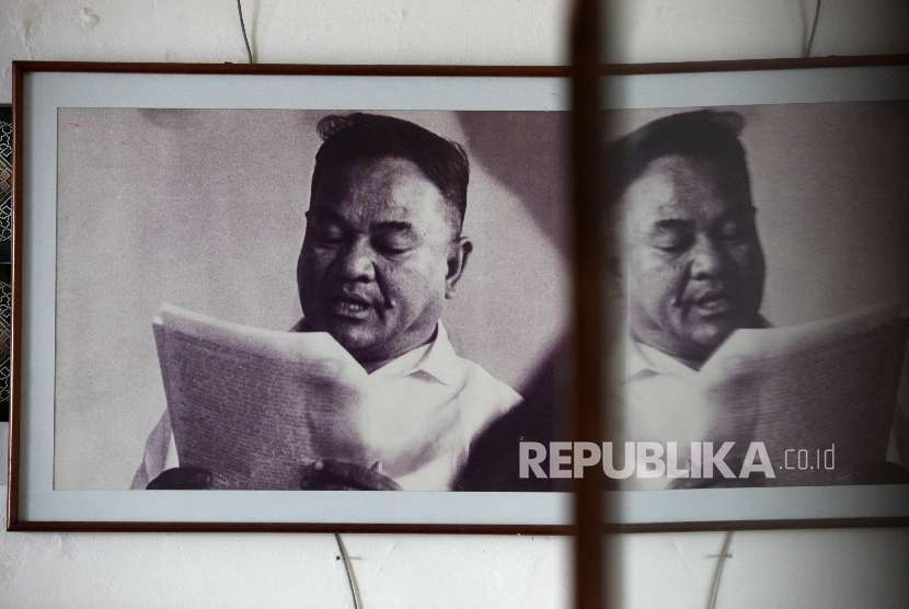   Potret Tokoh sastra H.B. Jassin di salah satu ruangan di Pusat Dokumentasi Sastra (PDS) HB Jassin, Jakarta.