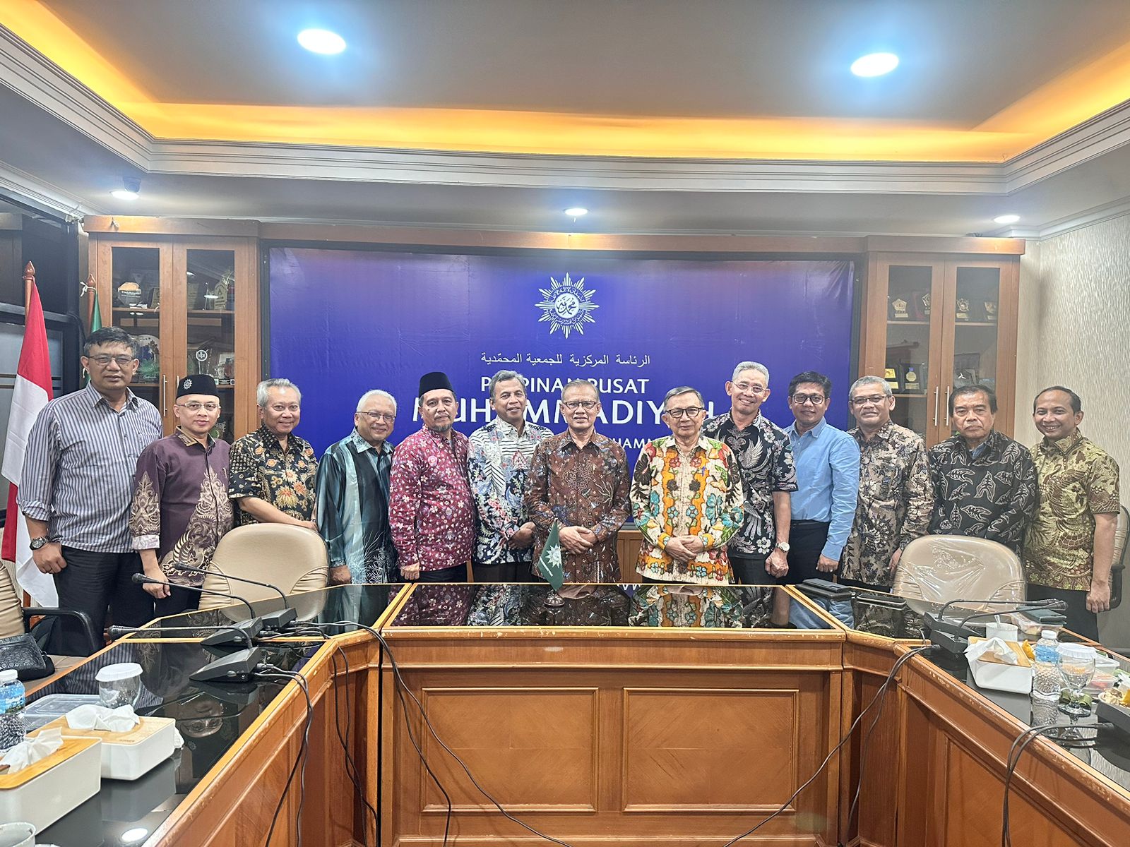 PP Muhammadiyah resmi mengumumkan program pemberian 250 beasiswa penuh untuk dosen dan tenaga kependidikan (tendik) Perguruan Tinggi Muhammadiyah (PTM). Beasiswa ini ditujukan untuk studi doktoral (S3) di Universiti Muhammadiyah Malaysia (UMAM) tahun akademik 2025.