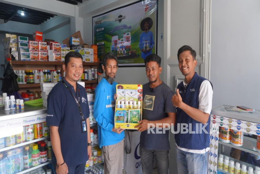 PPI menyerahkan bantuan sarana penjualan kios untuk usaha mikro di Makassar. 