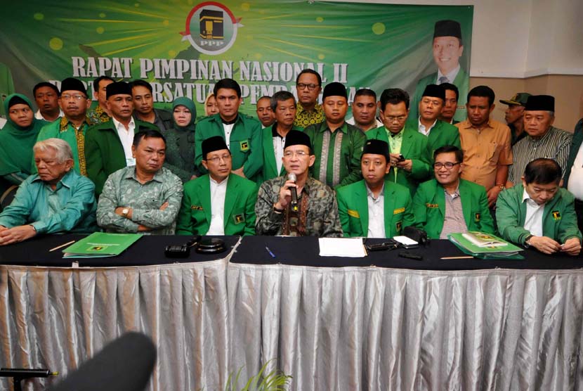 PPP Resmi Dukung Prabowo. Ketua Umum PPP Suryadarma Ali memberikan keterangan pers terkait sikap PPP usai Rapimnas II PPP di Jakarta, Senin (12/5). 