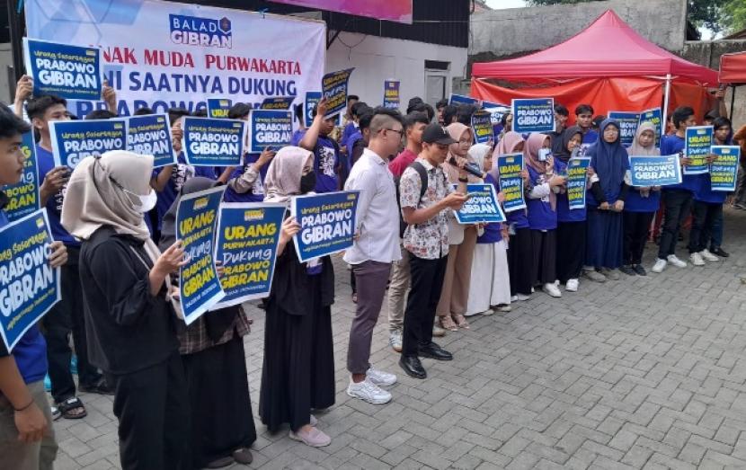  Balad Gibran Purwakarta mendeklarasikan dukungan kepada pasangan Prabowo-Gibran. 