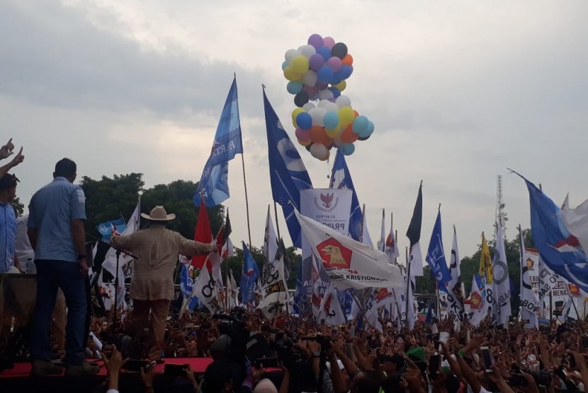 Prabowo saat berkampanye di Lombok.
