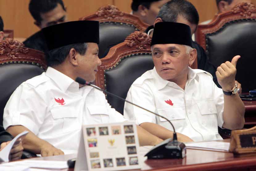 Prabowo Subianto (kiri) dan Hatta Radjasa (kanan) 
