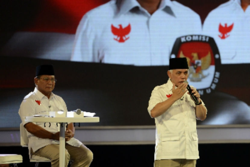 Prabowo Subianto (kiri) dan Hatta Rajasa (kanan) 