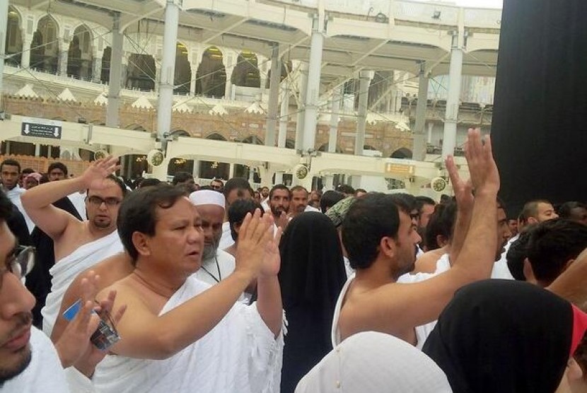Prabowo Subianto menunaikan ibadah haji