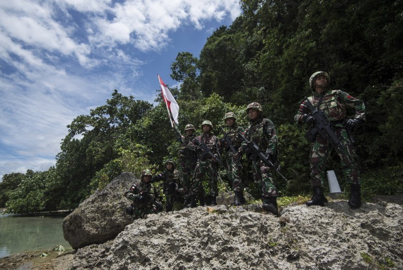 Prajurit Raider Kostrad saat berpatroli di perbatasan Indonesia-Papua Nugini, Skouw-Wutung, Papua (ilustrasi) 