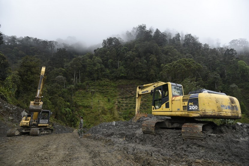 [Ilustrasi] Prajurit Satgas Pembangunan Jalan Trans Papua. (Antara/Sigid Kurniawan)