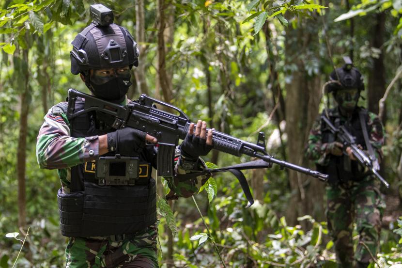 Prajurit TNI AD.  TNI menyatakan kelompok kriminal separatis bersenjata (KKSB) beraksi karena Hari Ulang Tahun Organisasi Papua Merdeka (HUT OPM) sudah dekat.