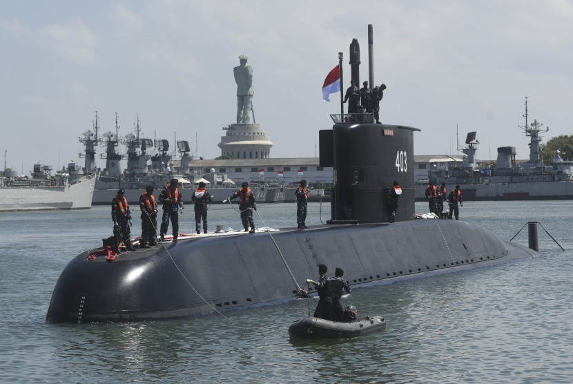 KRI Nagapasa-403, the first of three submarines ordered by the Indonesian Military, made by Daewoo Shipbuilding & Marine Engineering (DSME).