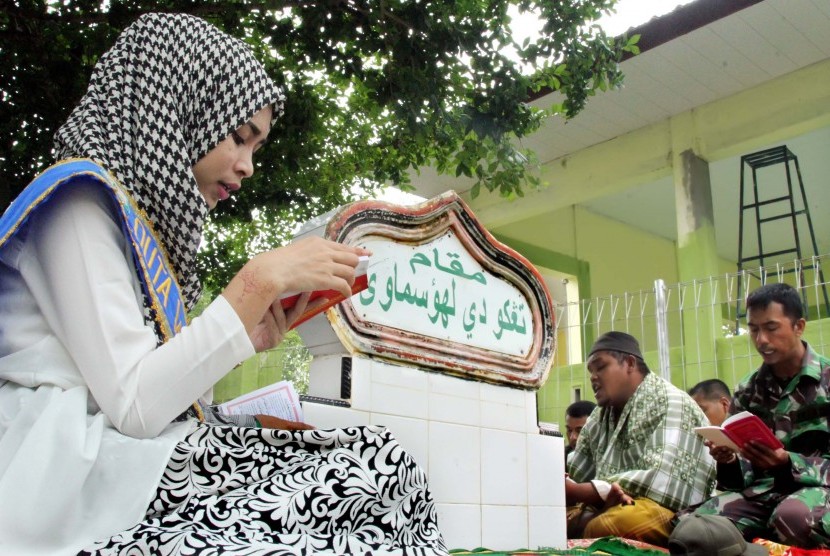 Membaca surat Yasin (ilustrasi). Berbakti kepada orang tua tetap bisa dilakukan meski keduanya wafat 