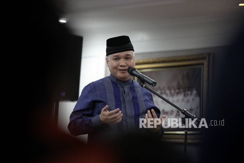 Praktisi Perbankan syariah Riawan Amin memaparkan pikirannya saat menghadiri pengajian kebangsaan bertajuk Perspektif Islam Dalam Menyikpi Dinamika Politik Ekonomi Nasional dan Global di Jakarta, Kamis (9/3).