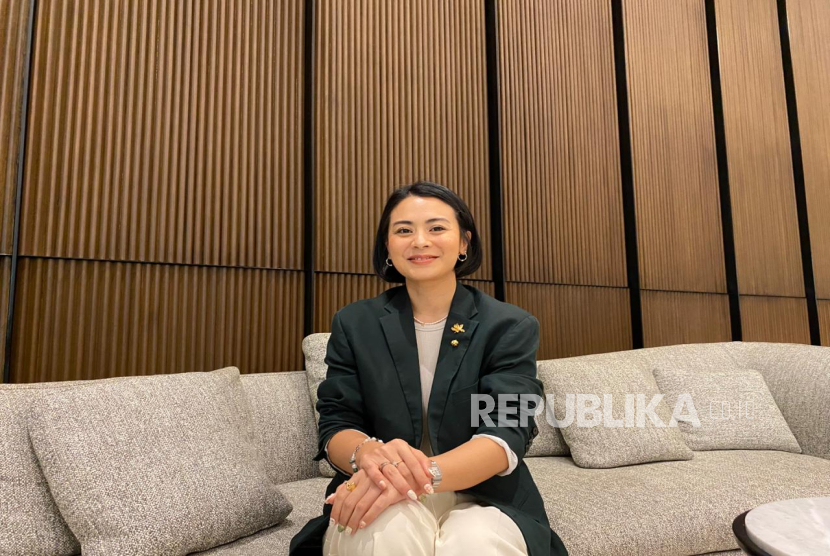 Praktisi Tirta Usada dan womens wellness advocate Andra Alodita saat ditemui usai konferensi pers peluncuran koleksi athleisure Ryse and Shyne di Jakarta Selatan, Jumat (26/9/2025). 