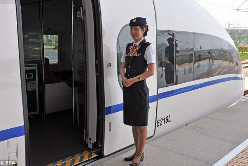 Pramugari kereta cepat Cina