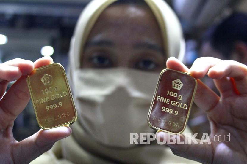 Harga logam mulia Antam untuk emas dirilis Rp 937.000 per gram pada perdagangan Jumat (10/7).