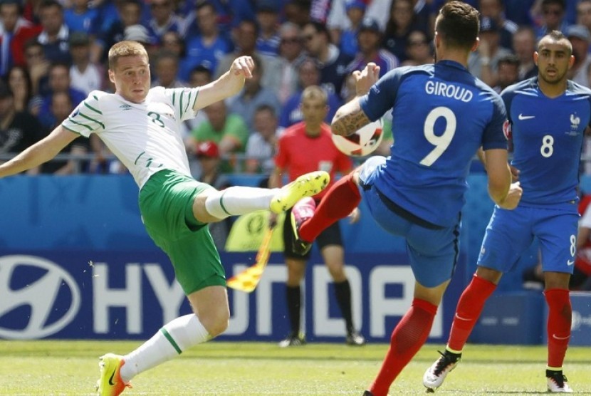Prancis dikejutkan gol cepat Irlandia di babak 16 besar Piala Eropa 2016, ahad (26/6). Irlandia unggul sementara babak pertama 1-0.
