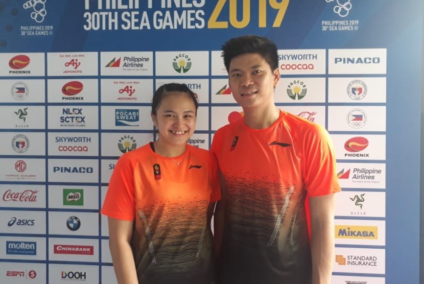 Praveen Jordan/Melati Dea Oktavianti meraih medali emas SEA Games 2019, cabor bulu tangkis di ganda campuran nomor perorangan, di Kompleks Olahraga Muntinlupa, Manila, Filipina, Senin (9/12).