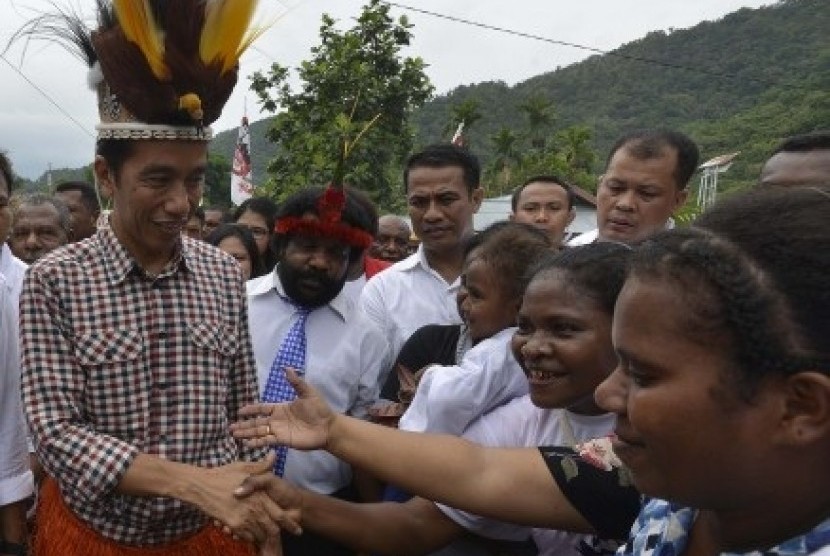 Preidential candidate, Joko Widodo (left) arrives in Yoka, Papua, on Thursday. 