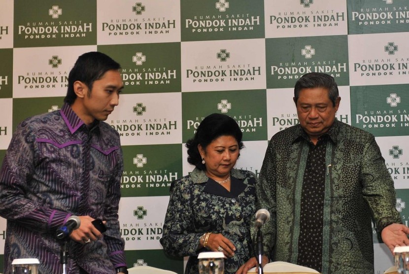 Presdiden Susilo Bambang Yudhoyono bersama Ibu Ani Yudhoyono dan Edhie Baskoro Yudhoyono (kiri) 