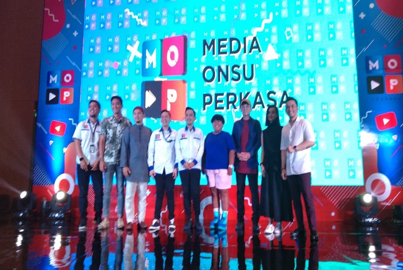 Presenter Ruben Onsu (tengah) meluncurkan unit bisnis terbaru yaitu Media Onsu Perkasa (MOP) yang merupakan One Stop Entertainment Service dan Digital Vision. 