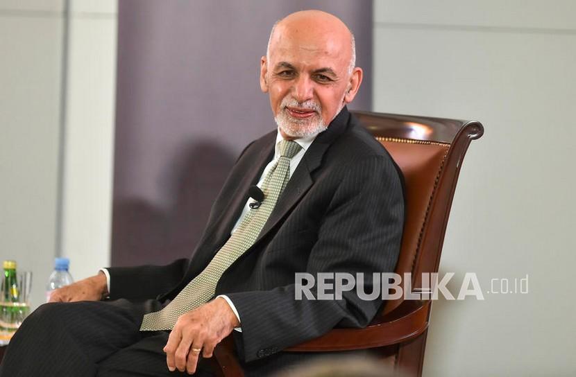 Laporan Inspektur Jenderal Khusus untuk Rekonstruksi Afghanistan (SIGAR) menyebutkan bahwa, mantan Presiden Afghanistan Ashraf Ghani diduga membawa uang sekitar 500 ribu dolar AS ketika melarikan diri dari Kabul. 