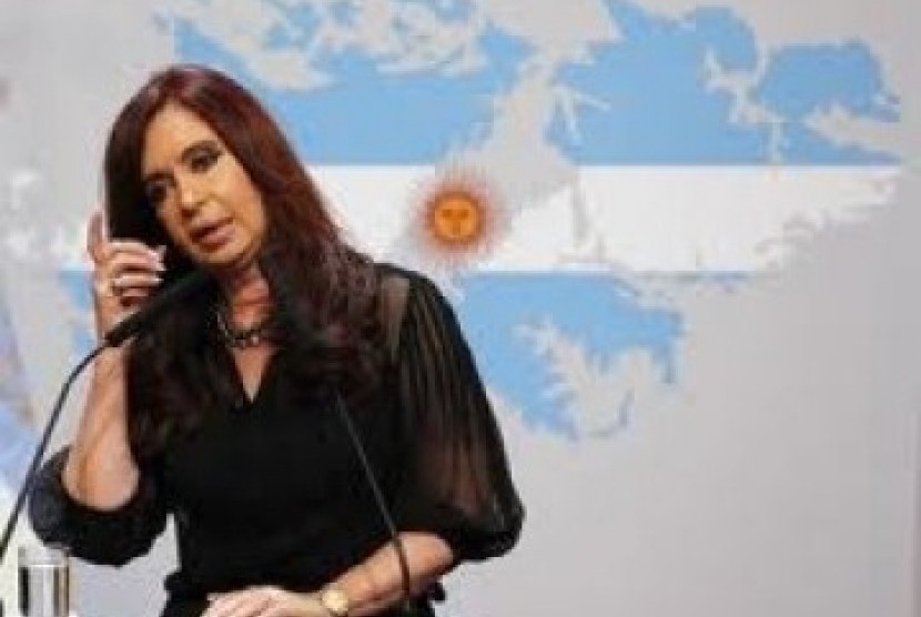 Seorang pria ditahan pada Kamis (1/9/2022) malam setelah dia mengarahkan pistol dari jarak dekat ke arah Wakil Presiden Argentina, Cristina Fernandez.