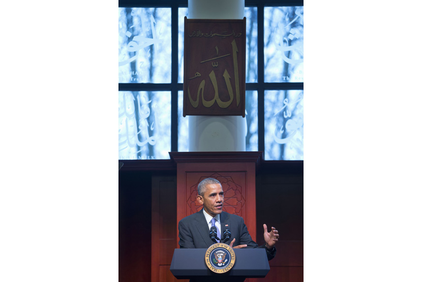 Presiden AS Barack Obama berbicara kepada komunitas Muslim di Islamic Society of Baltimore, Rabu (3/2) di Baltimore, Maryland.