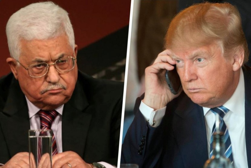 Presiden AS Donald Trump berbicara lewat telepon dengan Presiden Palestina Mahmoud Abbas (foto: ilustrasi). 