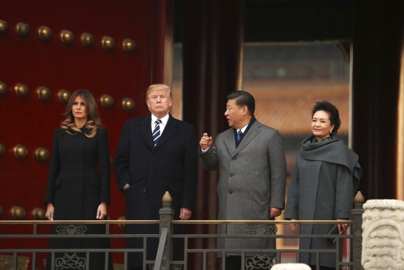 Presiden AS Donald Trump bersama Melania Trump dan Presiden Cina Xi Jinping dan Ibu Negara Peng Liyuan di Beijing, Cina. (ilustrasi)