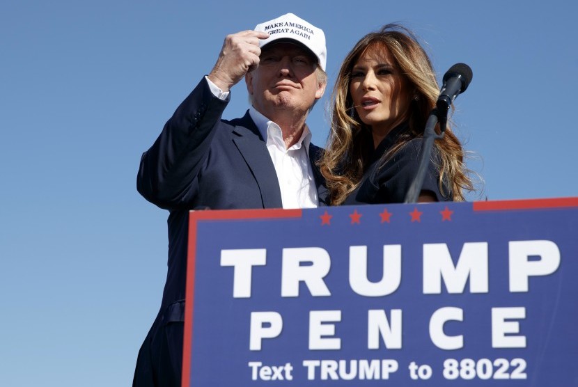 Presiden AS terpilih Donald Trump bersama istrinya Melania
