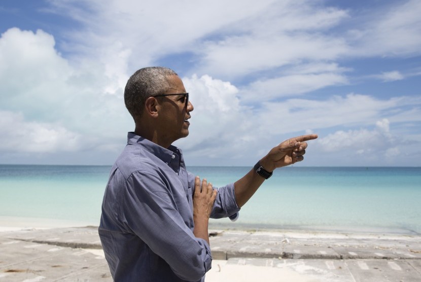 Presiden Barack Obama saat berkunjung ke Turtle Beach sambil dan Midway Atoll di Monumen Nasional Papahanaumokuakea, Northwestern Kepulauan Hawaii.