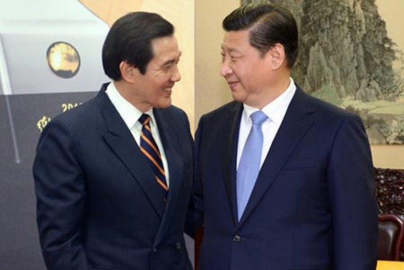 Presiden Cina Xi Jinping dan Presiden Taiwan Ma Ying Jeou.