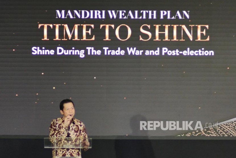 Presiden Direktur AXA Mandiri Handojo G. Kusuma menyampaikan sambutan pada peluncuran Asuransi Mandiri Wealth Plan di Jakarta, Selasa (25/6/