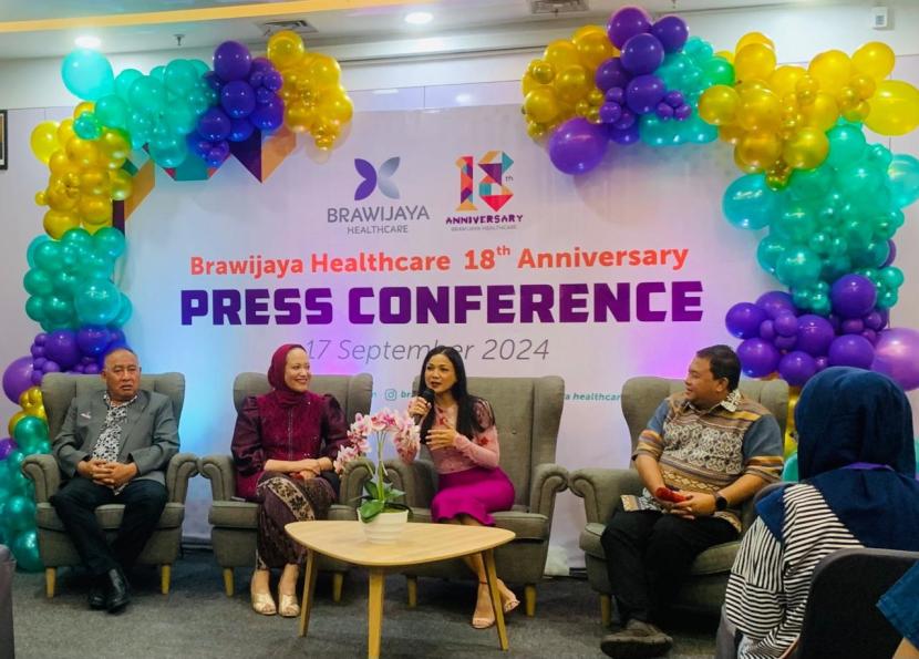 Presiden Direktur Brawijaya Healthcare, Amira Ganis bersama artis Nirina Zubir di Tebet, Jakarta Selatan, Selasa (17/9/2024).