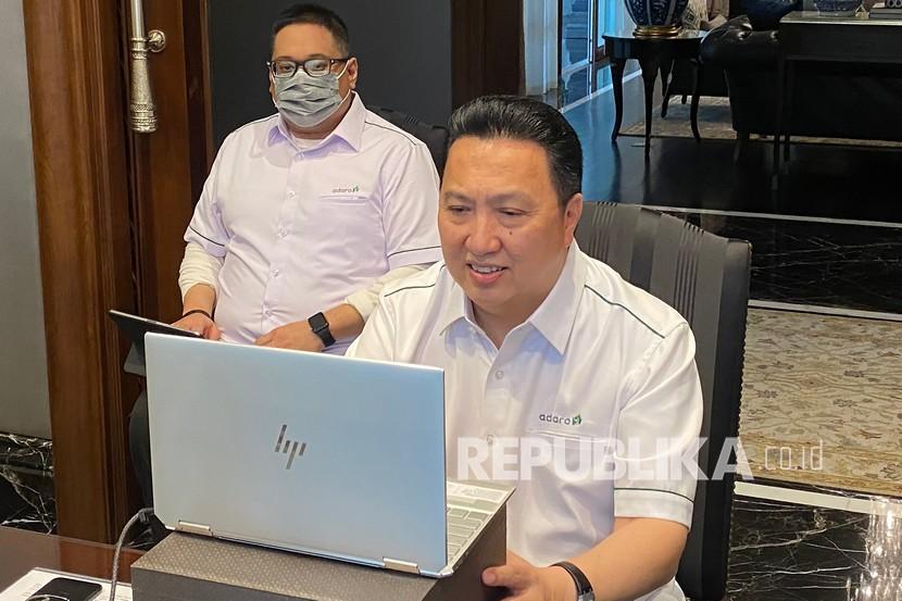 Presiden Direktur PT Adaro Energy Tbk (Adaro) Garibaldi Thohir (kanan) didampingi Corporate Secretary Adaro Mahardika Putranto menyampaikan perkembangan terkini operasional perusahaan kepada wartawan secara virtual di Jakarta, Selasa (20/10/2020). PT Adaro Energy, Tbk pada sembilan bulan pertama di tahun ini membukukan laba sebesar 326 juta dolar AS.