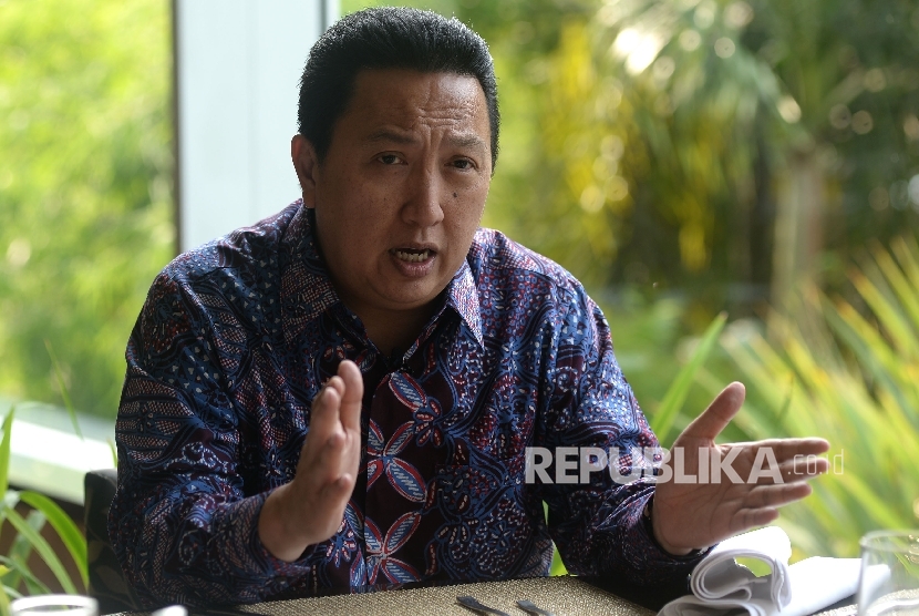 Presiden Direktur PT Adaro Energy Tbk Garibaldi Thohir saat di wawancarai Republika, Jakarta, Senin (2/10).