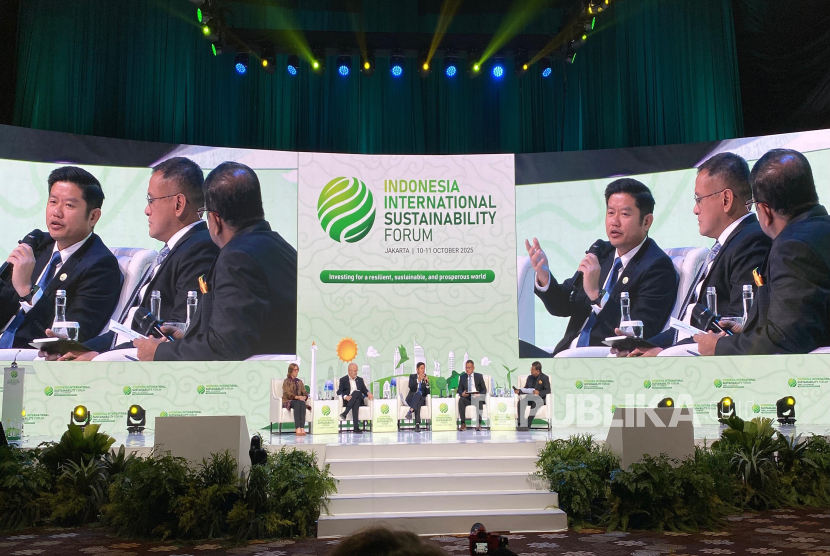 Presiden Direktur PT Astra Agro Lestari Tbk, Djap Tet Fa, saat menghadiri forum Indonesia International Sustainability Forum (IISF) 2025.
