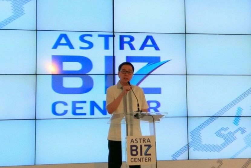 Presiden Direktur PT Astra International Tbk Prijono Sugiarto meresmikan Astra Biz Center di BSD, Tangerang, Senin (14/8).