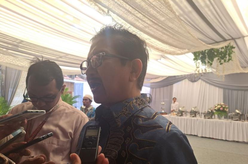 Presiden Direktur PT Freeport Indonesia (PTFI) Tony Wenas saat ditemui awak media di rumah dinas Menteri Investasi Bahlil Lahadalia di Jakarta, Rabu (10/4/2024).